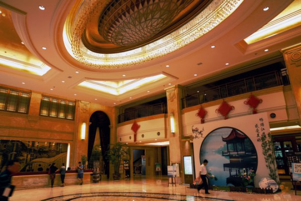 重庆夜景璀璨，寻味山城不夜天